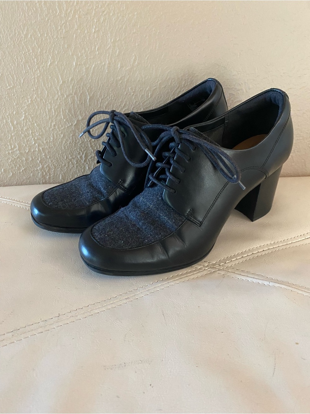 Clarks Black Leather and Tweed Lace-Up Block Heel Oxfords Size 9